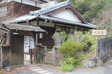 山あいの静かな所で散策にもどうぞ。駐車場完備