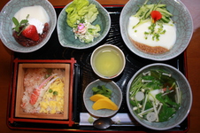 有田名物のごどうふを主にした定食です。