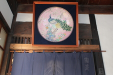 大正の初期制作された岩牡丹孔雀紋多皿