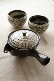 黒陶白刷毛　急須　￥4,200