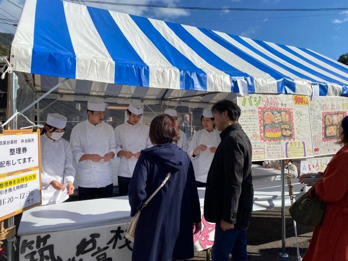 筑紫台高校 (福岡県)<br>「高校生による手作りお弁当販売」