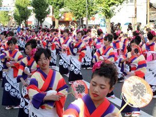 八区青年女子部（舞）