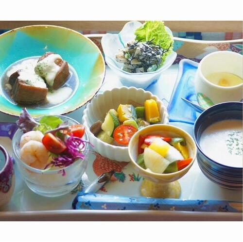 五行ランチ ¥1600 (税込)<br>陰陽五行で体を整えるお昼ごはん(月替わりメニュー) ※予約制