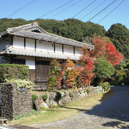 “名工の里 なんがわら陶山街道”に立地しています。