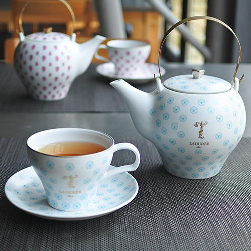 フランスはパリの創業1862年の老舗パティスリーメゾン・ラデュレ。そのティーブランドテ・ラデュレがアリタポーセリンラボのためだけにブレンドした紅茶です。