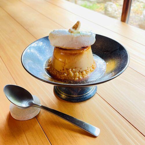 昔ながらの固めのプリン。