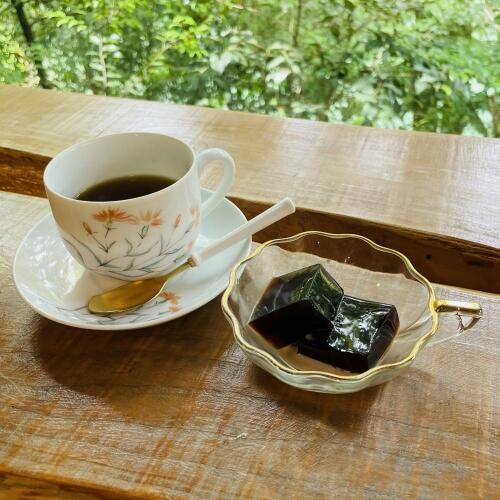 日替わりランチに＋200円でコーヒーとデザートが付けれます。