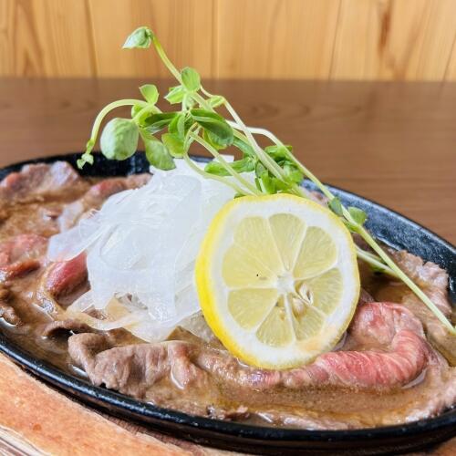 当店人気No1レモンステーキ<br>発祥のお店で修業を積み、生みの親である恩師の最後の弟子として伝統を受け継いだ自慢の一品です。
