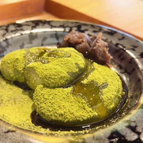 嬉野抹茶をふんだんに使用した抹茶きなこ餅 ¥700