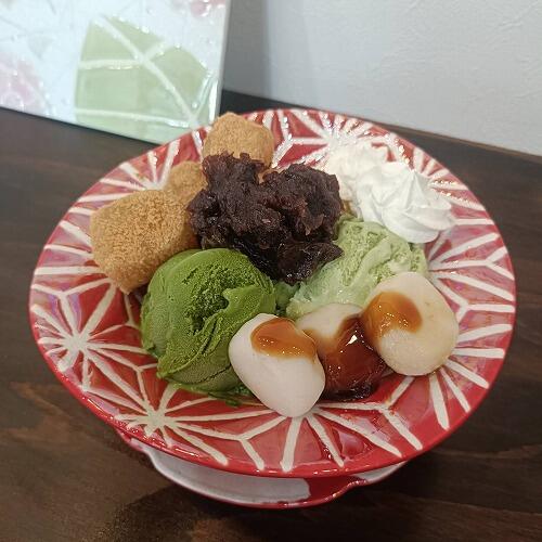 だんごパフェ<br>厳選した3種のアイスクリームの和風パフェです。ボリューム満点