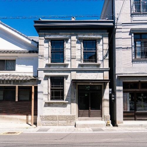 大正時代末期に建てられた歴史ある建築。<br>有田町指定の伝統的建造物です。