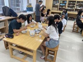 ブログ「準備の裏側」に「有田小学校6年生が風鈴の絵付けに挑戦しました！2025」をUPしました！