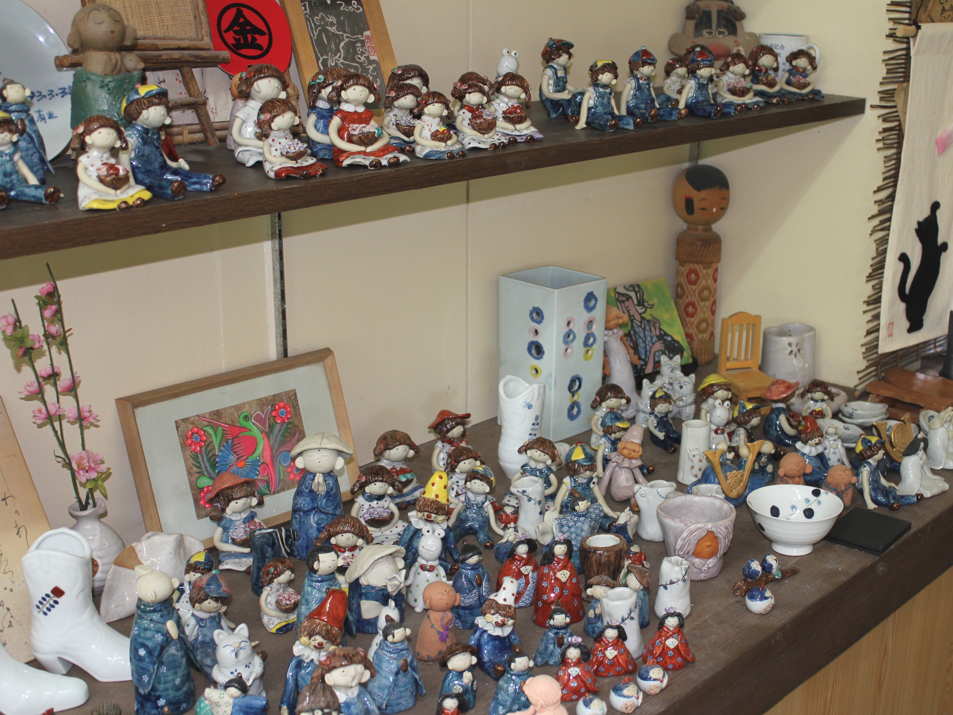 たくさんの陶人形。