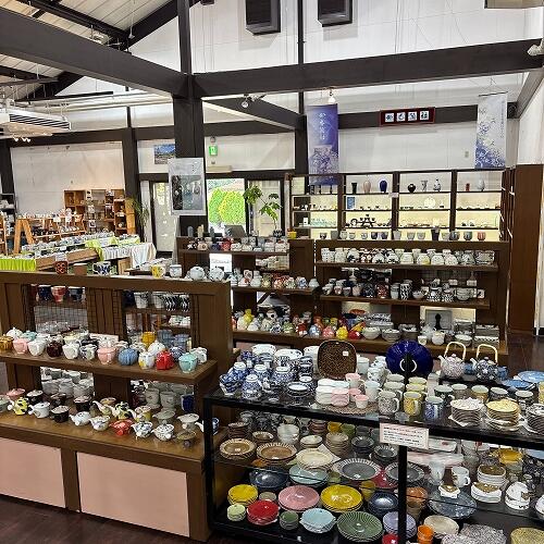 もちろん焼物コーナーもあり、ポーセリンパーク内の『やきもの市場』でもお買い物ができます。