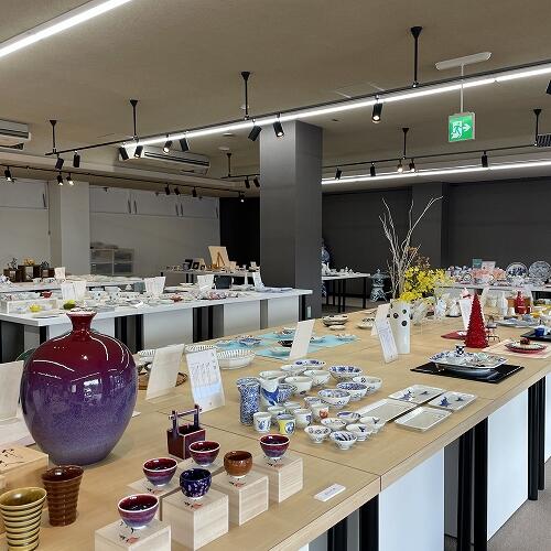 広々と解放感ある空間で、ゆったりと商品をご覧いただけます。