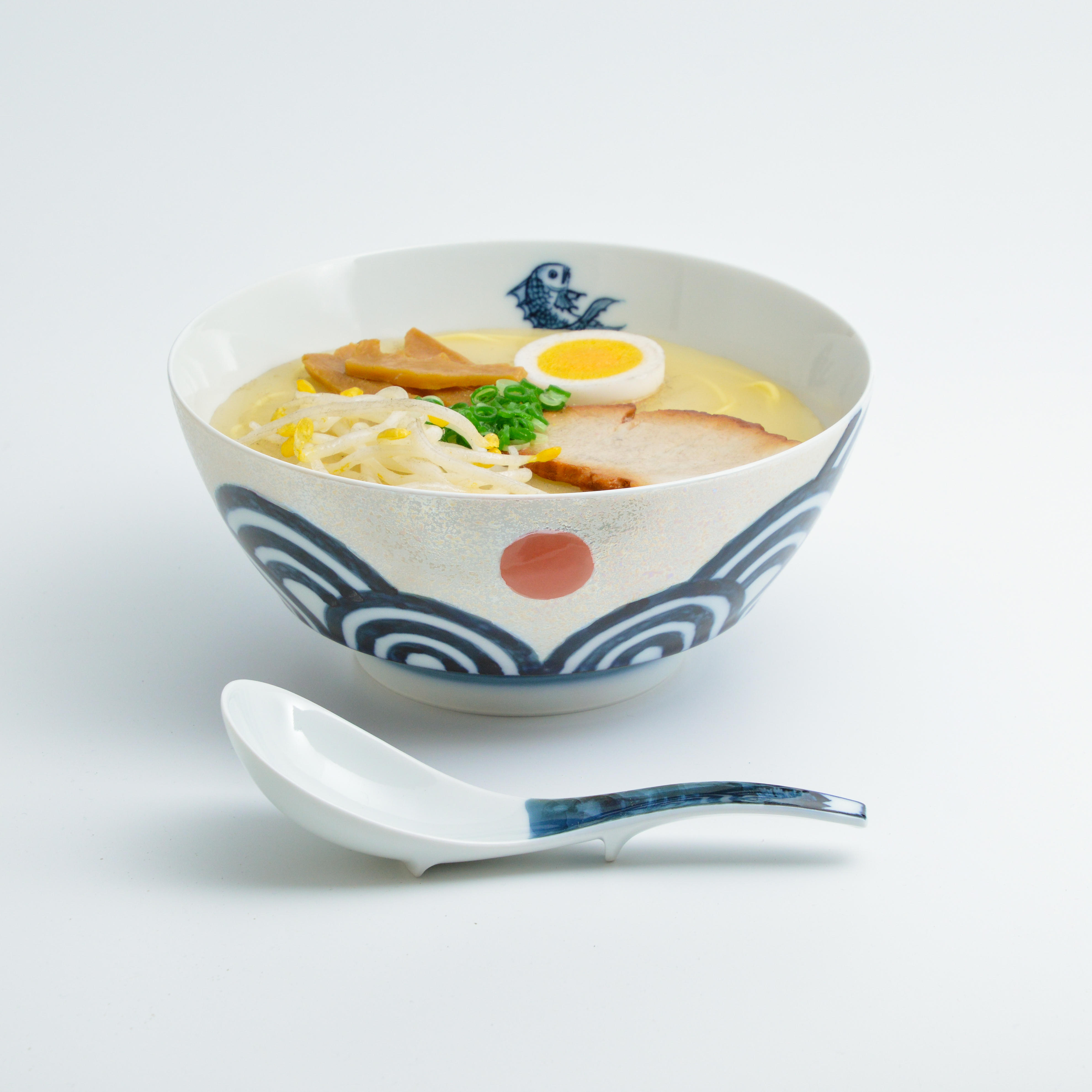 究極のラーメン鉢<br />家庭でインスタントラーメンをおいしく食べるための器をコンセプトとし、使い勝手の良さを徹底的に考え抜いて作られた人気商品です。