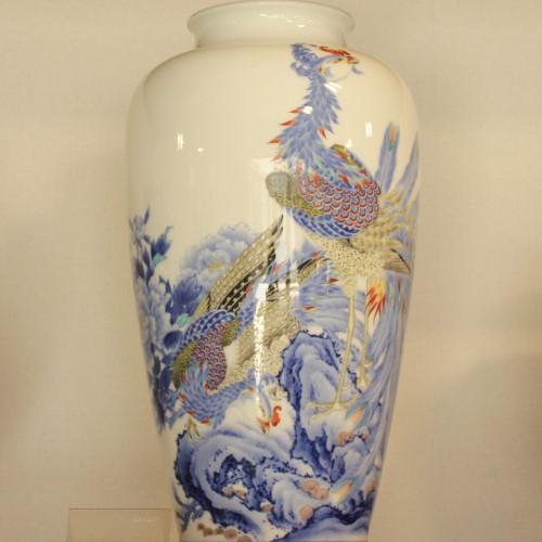 明治香蘭社製 孔雀牡丹絵大花瓶（ｈ 40㎝）<br />明治期の香蘭社製花瓶
