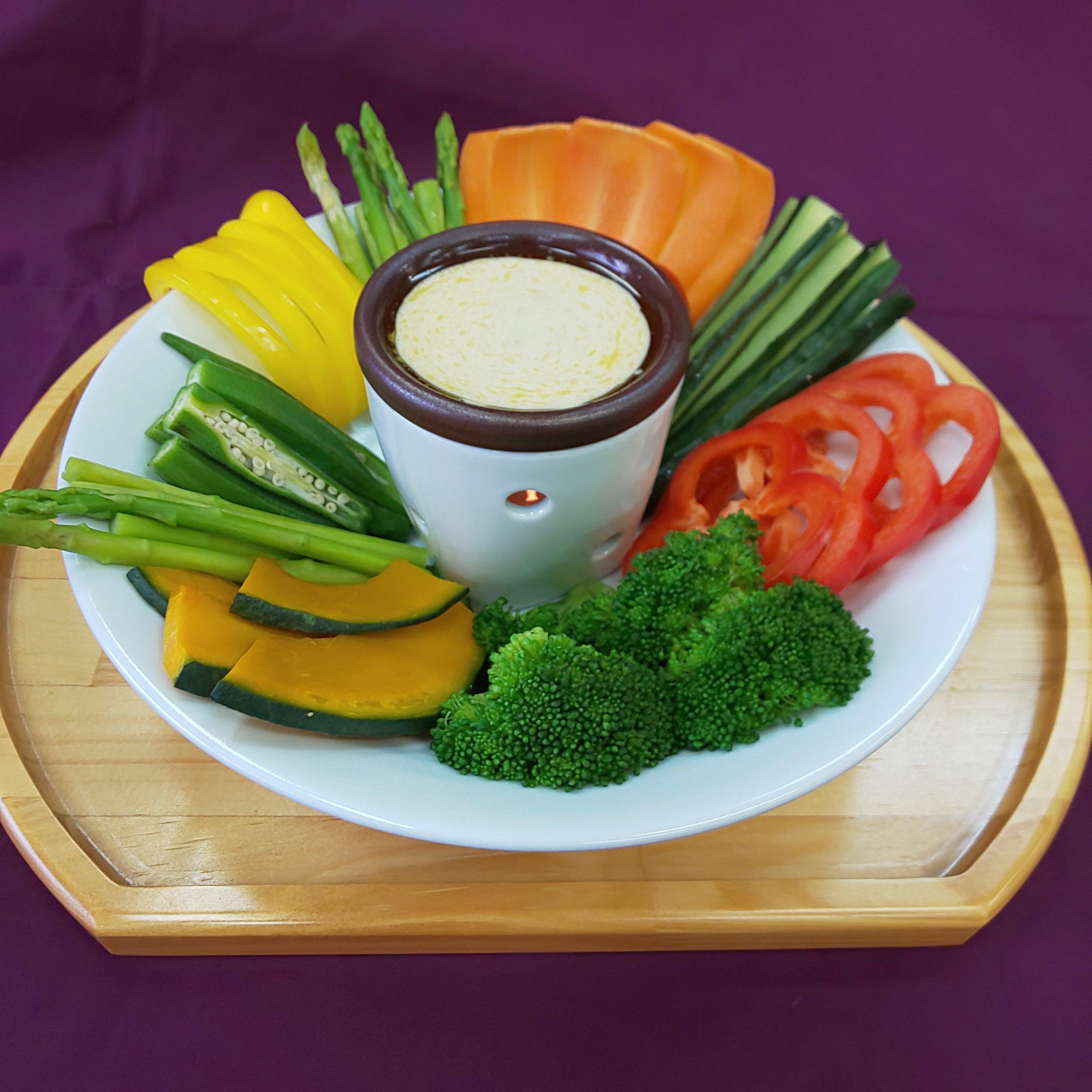 お野菜を手軽に食べられるバーニャカウダ用の有田焼のポットです。