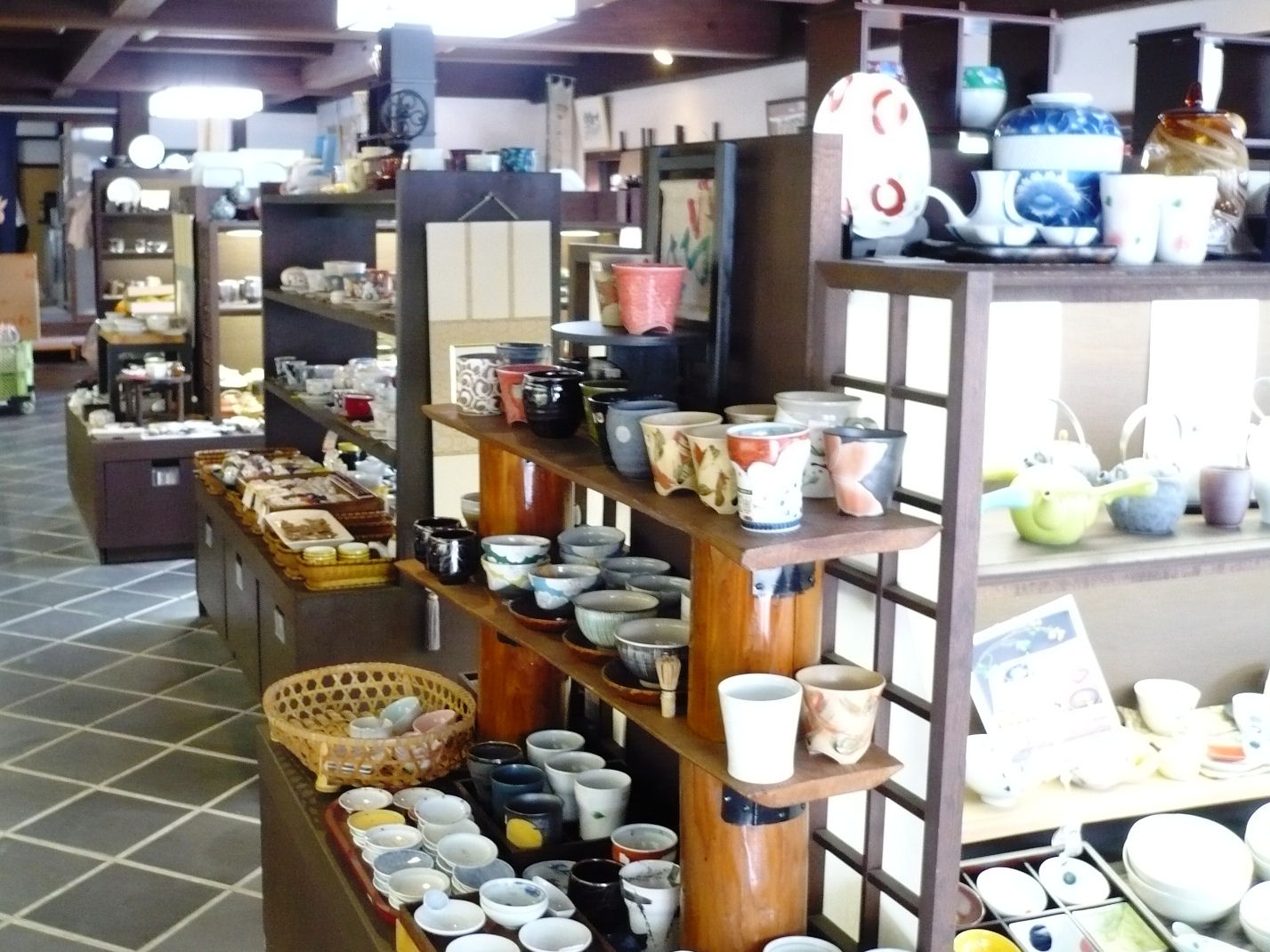 （234）【特価】✿有田焼★景泉作★白磁透彫遊鐶龍耳香炉★破魔オマケ付き★ 234）【特価】✿有田焼☆景泉作☆白磁透彫遊鐶龍耳